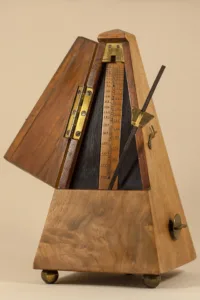 واژهنامه لغات تخصصی تاریخچه مختصر آواز 2 METRONOME