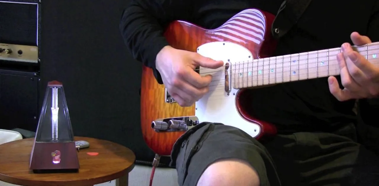 اصول آموزش گیتار 1 How To Use A Metronome To Practice Guitar